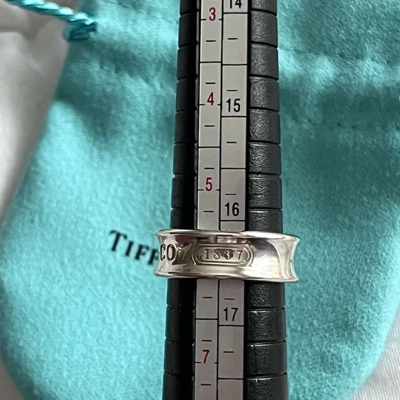 Tiffany 1837® Ring in Silver, Medium width - Picture 13 of 13
